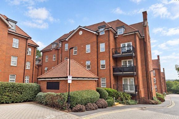 Collison Avenue, Barnet, EN5