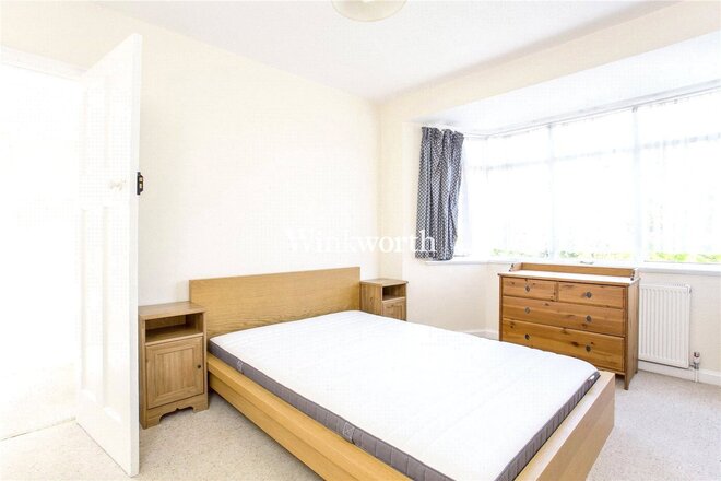 The Vale, London, NW11