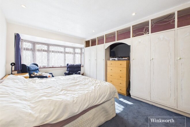 Wolmer Gardens, Edgware, HA8