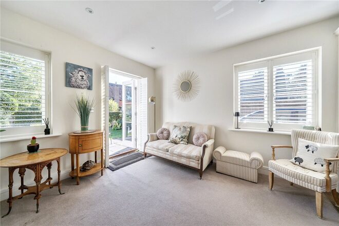 Holmes Field Court, Bentley, GU10