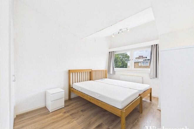 Deena Close, London, W3