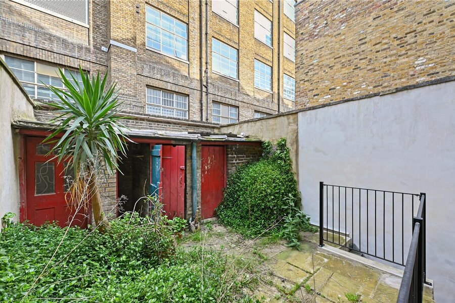 Garden & Outbuilding