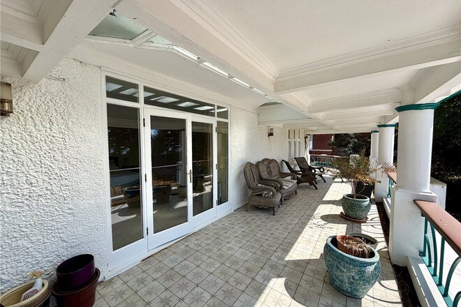 West Overcliff Drive, Dorset, BH4