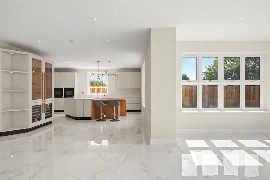 Kitchen & Living