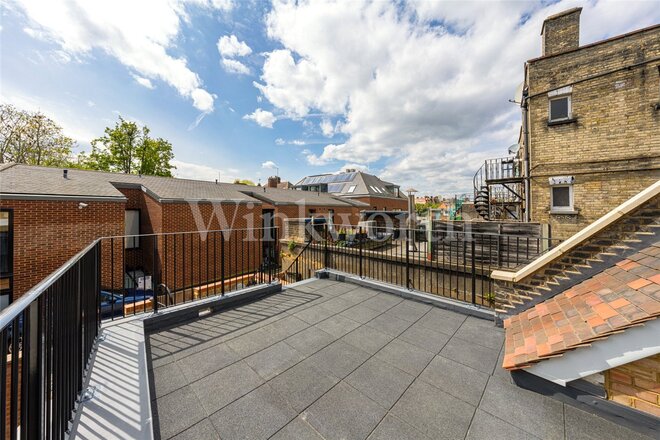 Golders Green Road, London, NW11