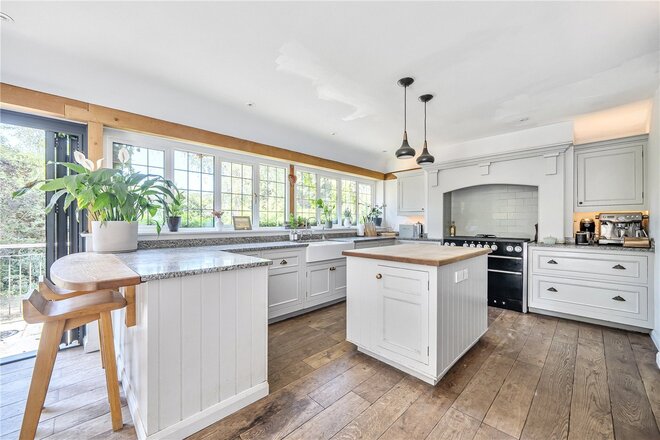 Sandy Lane, Farnham, GU10
