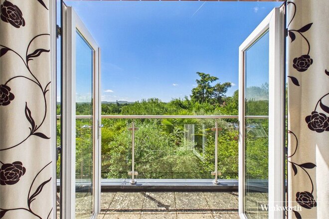 Newbury Road, Thatcham, RG19