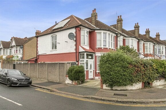Riverway, London, N13