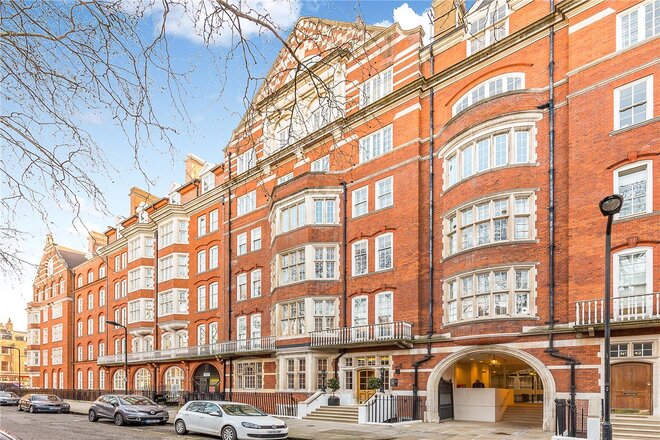 Bedford Avenue, London, WC1B