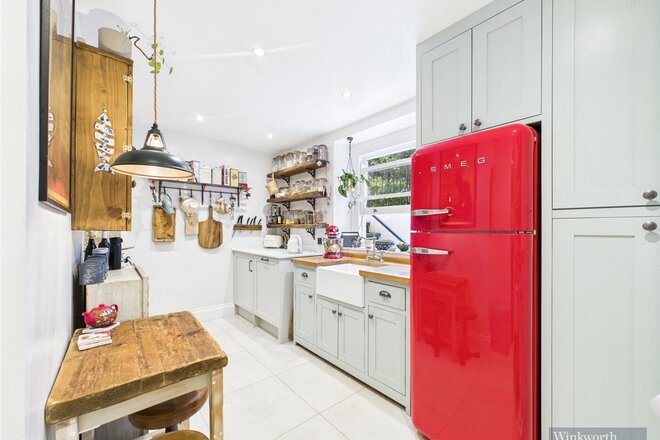 Uxbridge Road, Kingston upon Thames, KT1