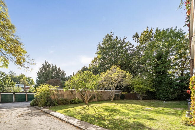 Foxgrove Road, Beckenham, BR3