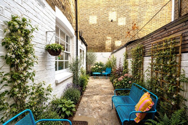 North Pole Road, London, W10