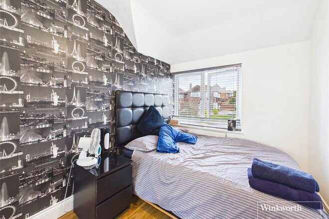 Edgwarebury Lane, Edgware, HA8