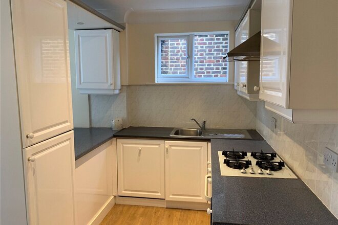 Portsmouth Road, Surrey, KT7