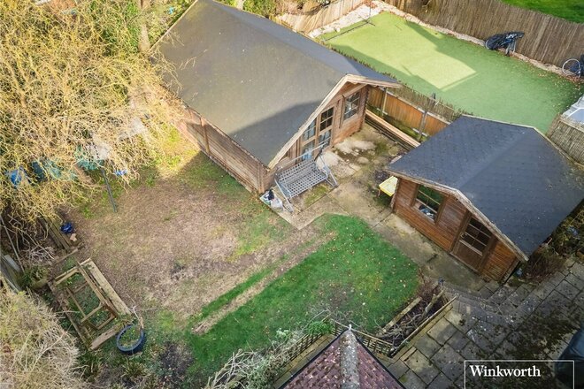 Wolmer Gardens, Edgware, HA8