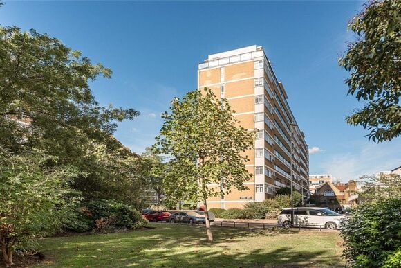 Churchill Gardens, London, SW1V