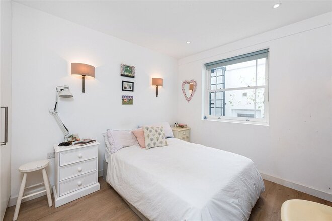 The Old Post House, London, SW1V