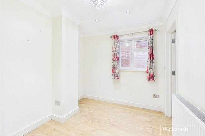 Burniston Close, Reading, RG6