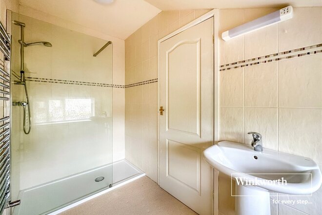 Old Pines Close, Dorset, BH22