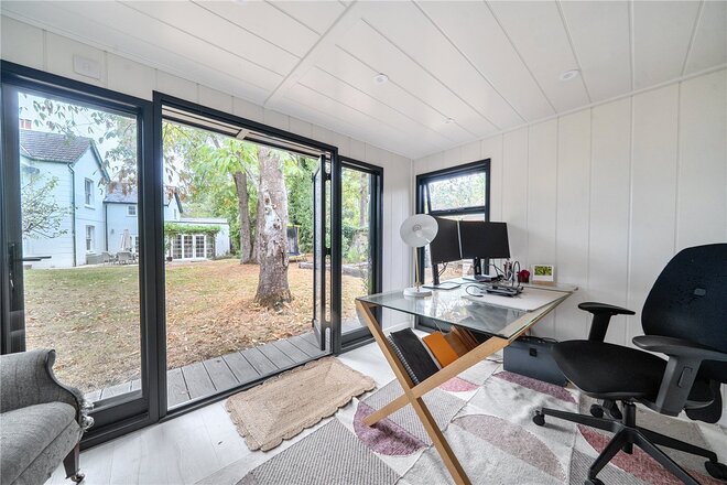 Boundstone Road, Farnham, GU10