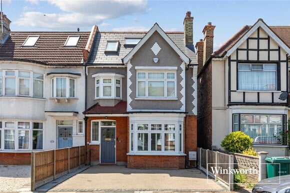 Queens Avenue, London, N3