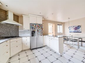 Haslemere Gardens, London, N3