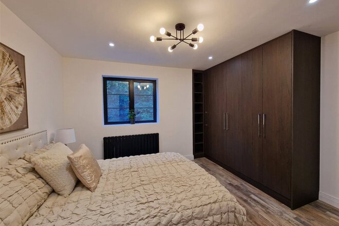 Wellington Avenue, Surrey, GU25
