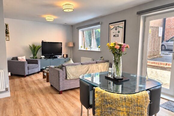 Tapster Street, Barnet, EN5