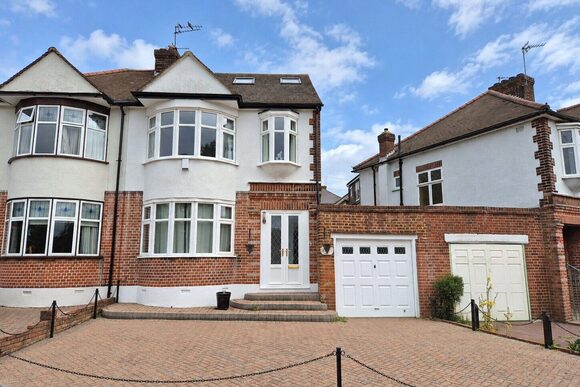 East Walk, East Barnet, EN4