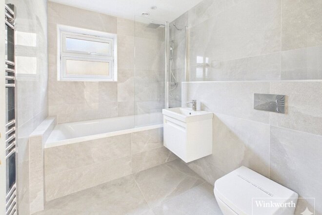 Collaroy Road, Thatcham, RG18