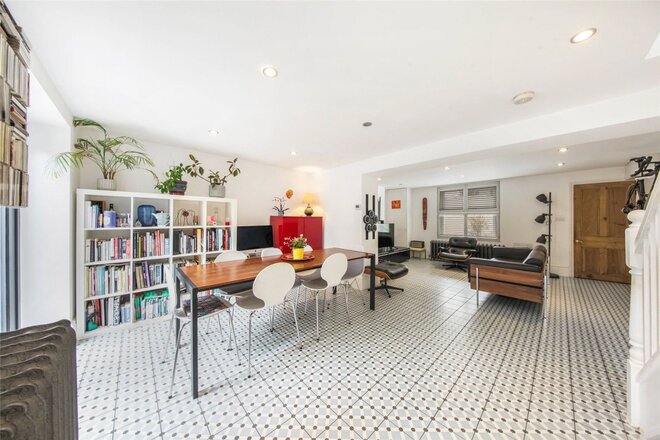 Calverley Grove, London, N19