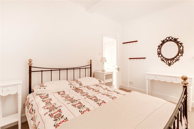 St Georges Court, London, SW3