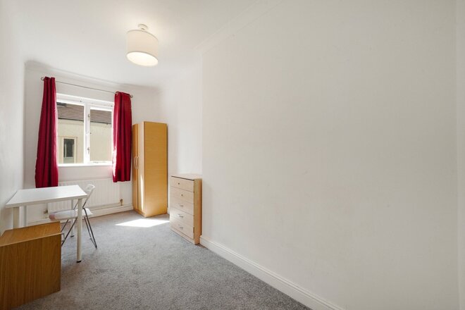 St. Quintin Avenue, London, W10