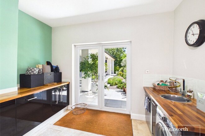 Newbury Road, Thatcham, RG19