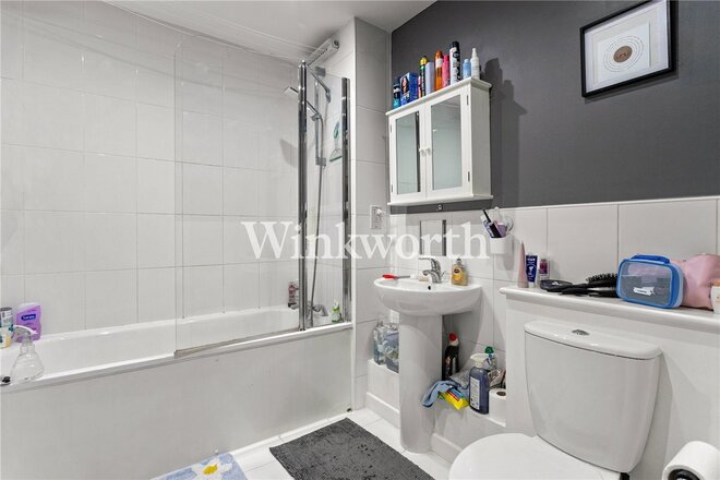Leverton Close, London, N22