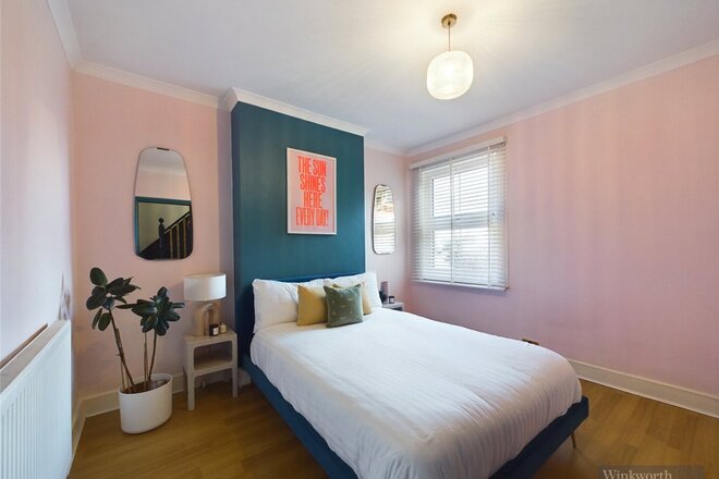Hook Road, Chessington, KT9