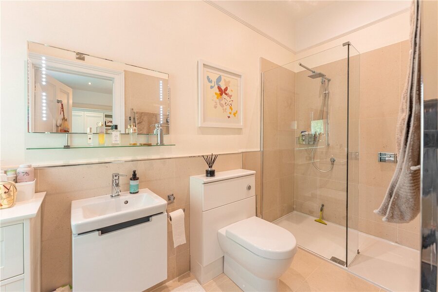 M En Suite Shower Ro