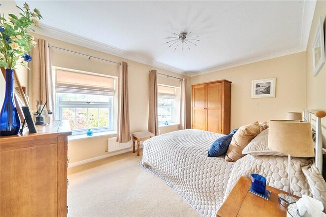 Kestrel Close, Farnham, GU10
