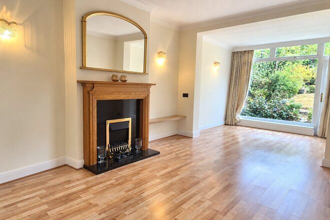 East Walk, East Barnet, EN4