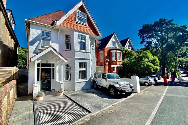 Beaulieu Road, Bournemouth, BH4