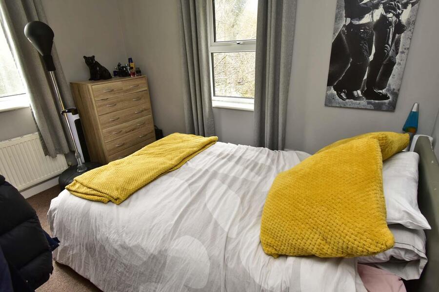 A BEDROOM 2.JPG