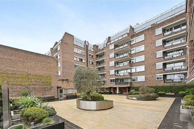 Kensington Heights, London, W8