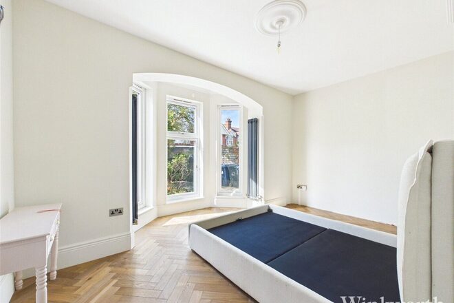 Birch Grove, London, W3