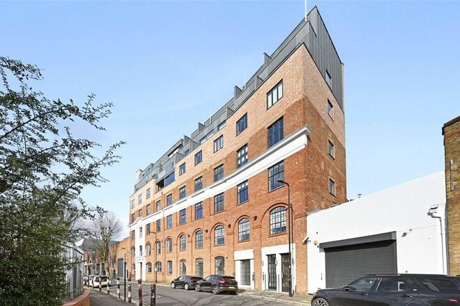 Stanley Gardens, London, W3