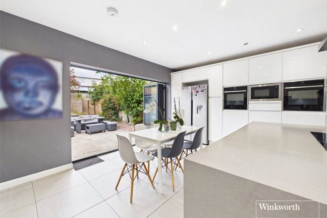 Farm Road, Edgware, HA8