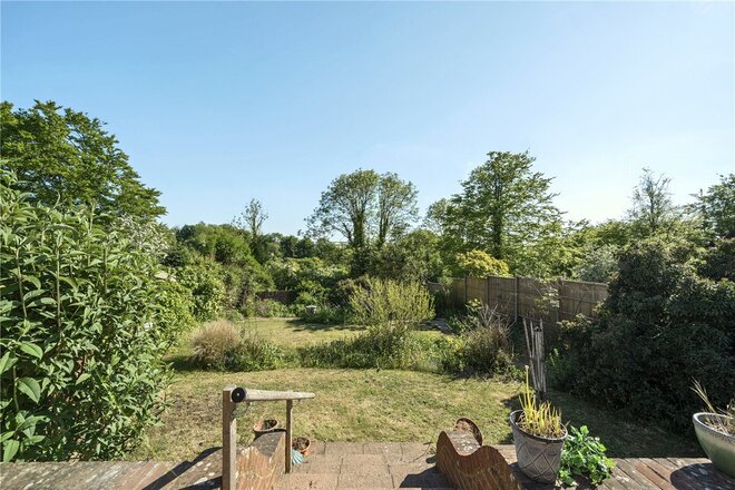 Larkfield Road, Surrey, GU9