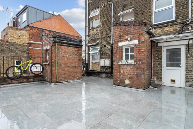 St. James's Street, London, E17