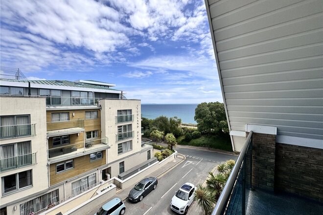 Alumhurst Road, Dorset, BH4
