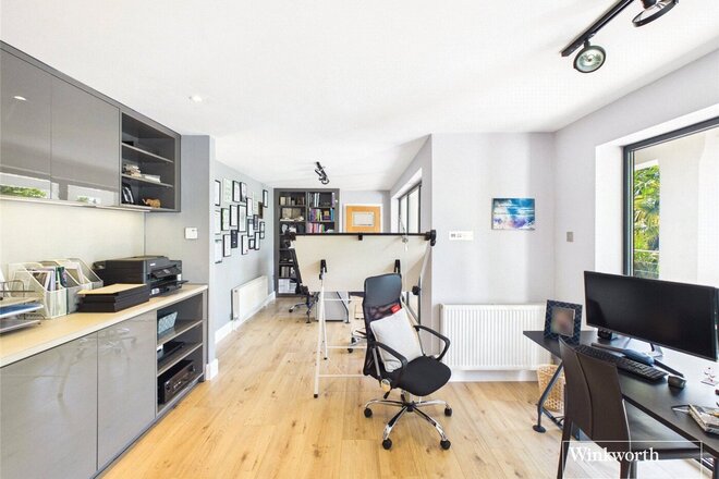 Newbury Road, Thatcham, RG19
