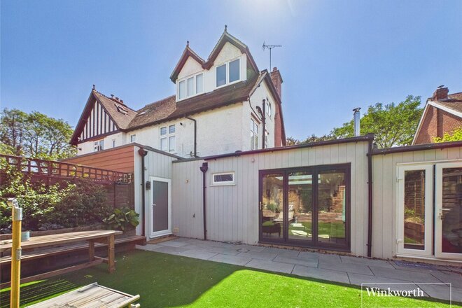 The Avenue, Reading, RG7